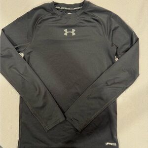 EUC Under Armour long sleeve heat gear shirt.